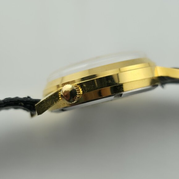 Vintage Watch 1980s Soccer Football Dial Hong Kong Gold Tone Retro Sports Circa - Picture 13 of 16